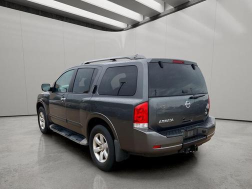 Smoke 2010 Nissan Armada SE