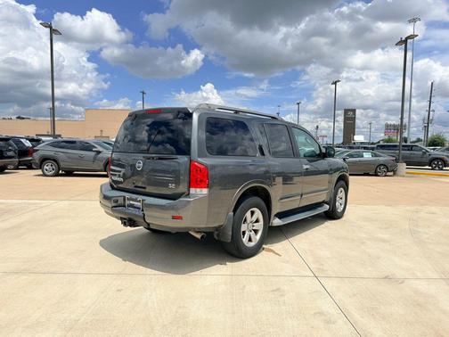 Smoke 2010 Nissan Armada SE