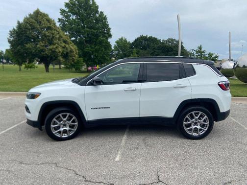 Bright White Clearcoat 2025 Jeep Compass Limited