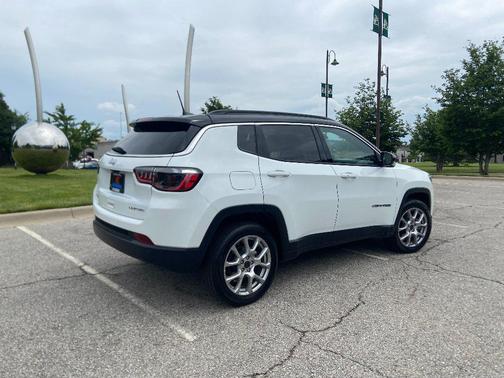 Bright White Clearcoat 2025 Jeep Compass Limited