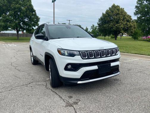 Bright White Clearcoat 2025 Jeep Compass Limited