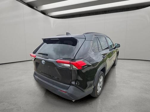 Midnight Black Metallic 2022 Toyota RAV4 Hybrid LE