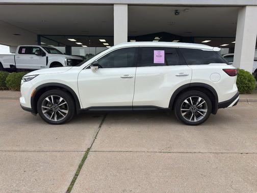 Majestic White 2025 INFINITI QX60 Luxe