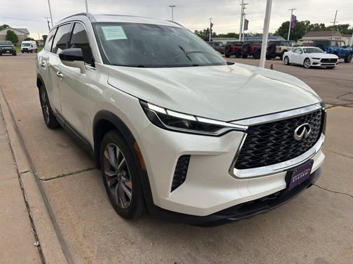 Majestic White 2025 INFINITI QX60 Luxe