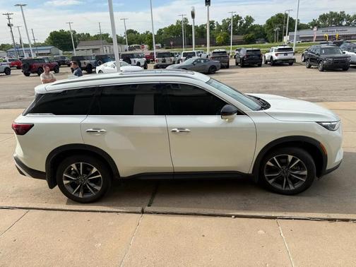 Majestic White 2025 INFINITI QX60 Luxe