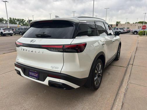 Majestic White 2025 INFINITI QX60 Luxe