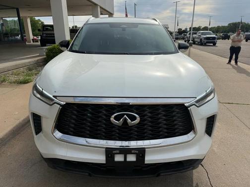 Majestic White 2025 INFINITI QX60 Luxe