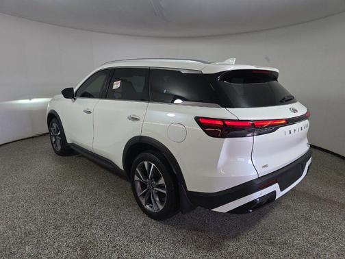 Majestic White 2025 INFINITI QX60 Luxe