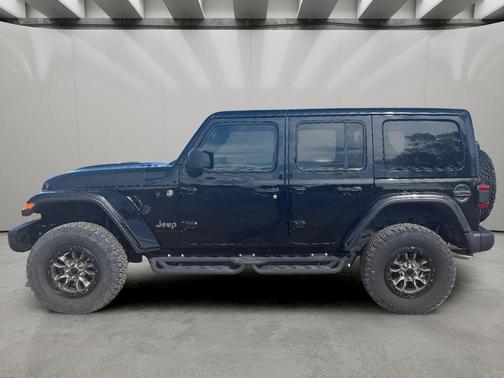 Black Clearcoat 2023 Jeep Wrangler Rubicon 392