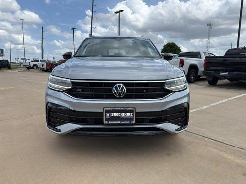 Pyrite Silver Metallic 2022 Volkswagen Tiguan 2.0T SE R-Line Black