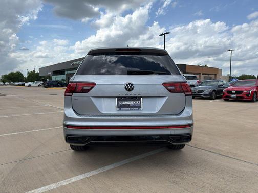 Pyrite Silver Metallic 2022 Volkswagen Tiguan 2.0T SE R-Line Black