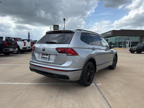 Pyrite Silver Metallic 2022 Volkswagen Tiguan 2.0T SE R-Line Black