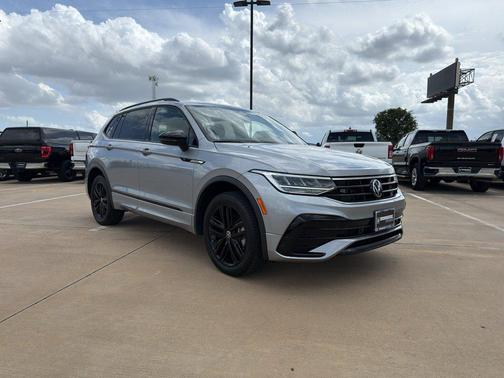 Pyrite Silver Metallic 2022 Volkswagen Tiguan 2.0T SE R-Line Black