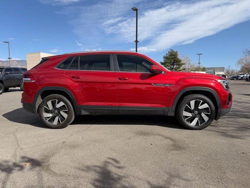 2025 Volkswagen Atlas Cross Sport 2.0T SE w/Technology