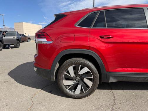 2025 Volkswagen Atlas Cross Sport 2.0T SE w/Technology