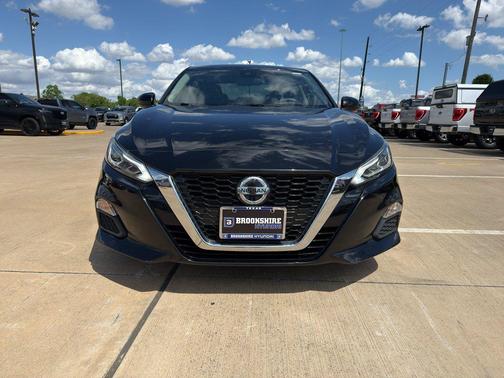 Super Black 2021 Nissan Altima 2.5 SV