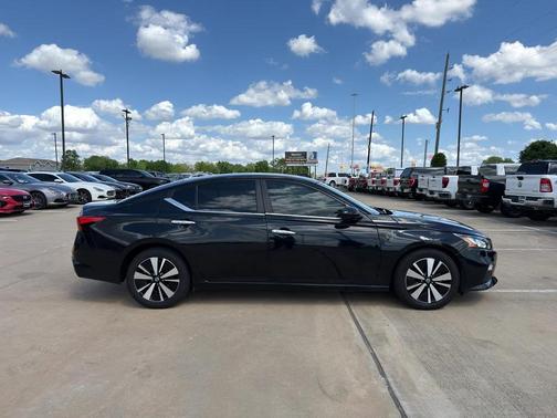 Super Black 2021 Nissan Altima 2.5 SV