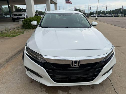 Platinum White Pearl 2019 Honda Accord LX