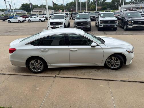 Platinum White Pearl 2019 Honda Accord LX