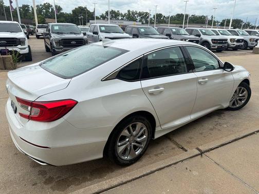 Platinum White Pearl 2019 Honda Accord LX