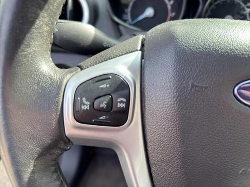 GREEN ENVY METALLIC TRI-COAT 2015 Ford Fiesta SE