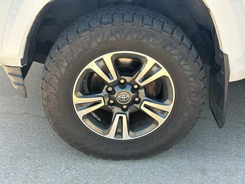 Alpine White 2017 Toyota Tacoma TRD Off Road