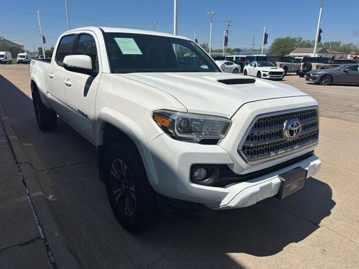 Alpine White 2017 Toyota Tacoma TRD Off Road