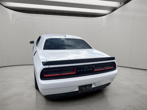 Bright White Clearcoat 2016 Dodge Challenger SRT Hellcat