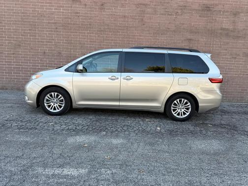2015 Toyota Sienna XLE Premium
