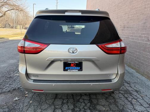 2015 Toyota Sienna XLE Premium