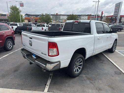 Bright White Clearcoat 2022 RAM 1500 Big Horn/Lone Star