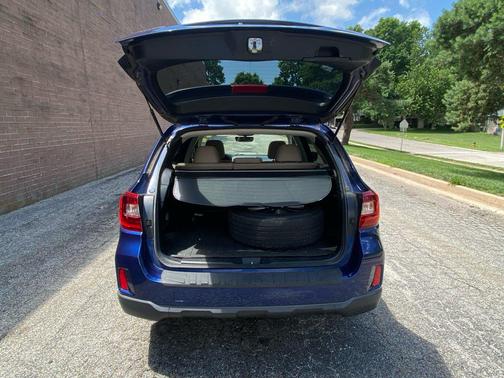 Lapis Blue Pearl 2017 Subaru Outback 2.5i Premium