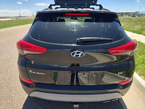 Black Noir Pearl 2017 Hyundai TUCSON Night