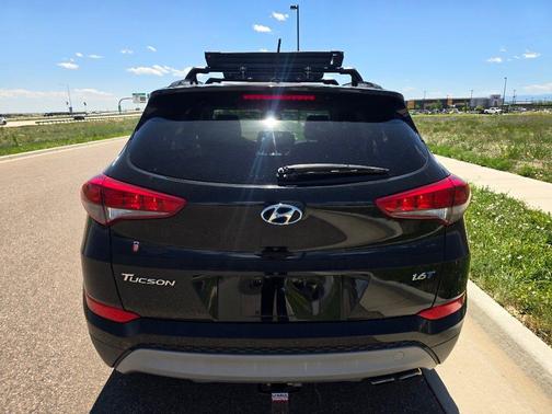 Black Noir Pearl 2017 Hyundai TUCSON Night