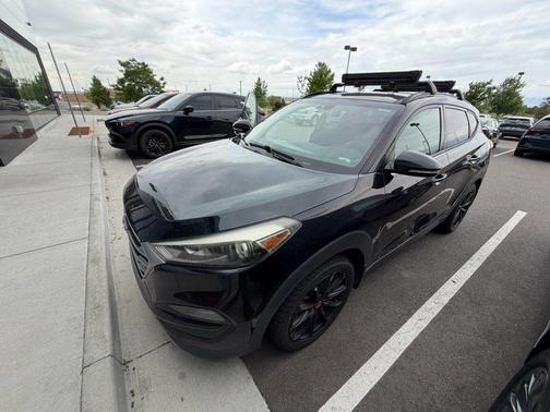 Black Noir Pearl 2017 Hyundai TUCSON Night