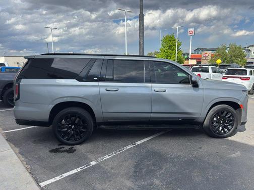 Argent Silver Metallic 2023 Cadillac Escalade ESV Sport