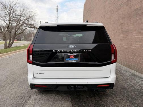 OXFORD WHITE 2025 Ford Expedition Active