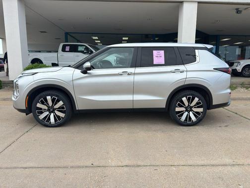 Alloy Silver Metallic 2025 Mitsubishi Outlander SE 2.5 S-AWC