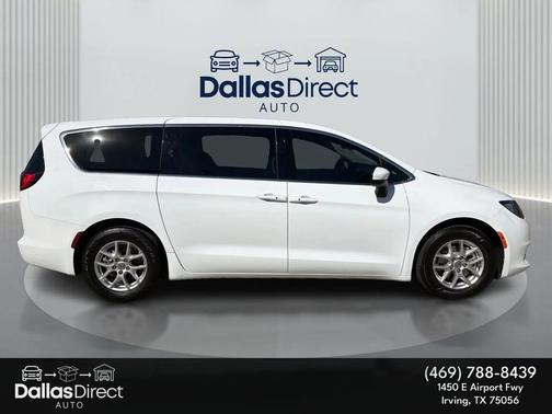 Bright White Clearcoat 2023 Chrysler Voyager LX
