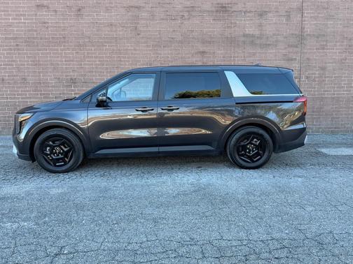 2025 Kia Carnival LX