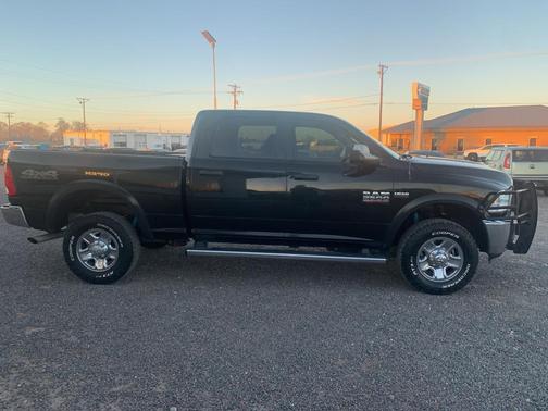 2018 RAM 2500 Tradesman Crew Cab 4x4 6'4' Box