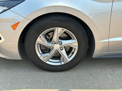 Shimmering Silver Pearl 2020 Hyundai SONATA SE