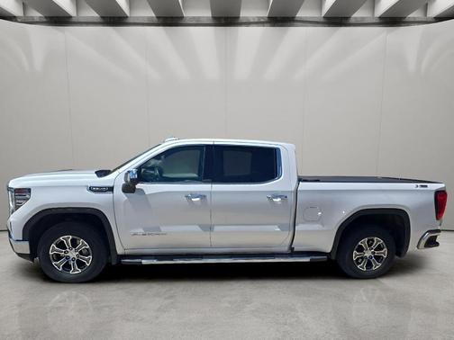 White Frost Tricoat 2022 GMC Sierra 1500 SLT