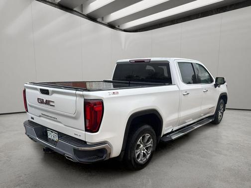 White Frost Tricoat 2022 GMC Sierra 1500 SLT