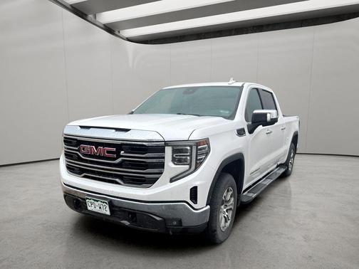 White Frost Tricoat 2022 GMC Sierra 1500 SLT