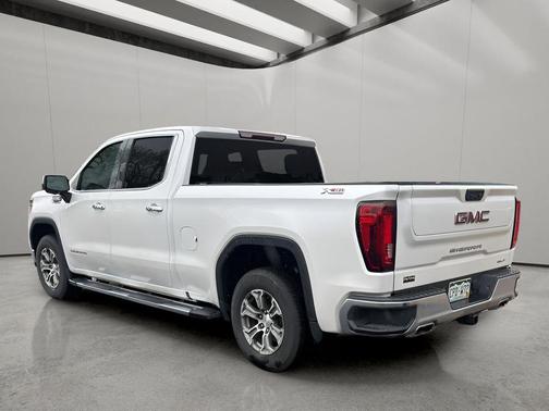 White Frost Tricoat 2022 GMC Sierra 1500 SLT