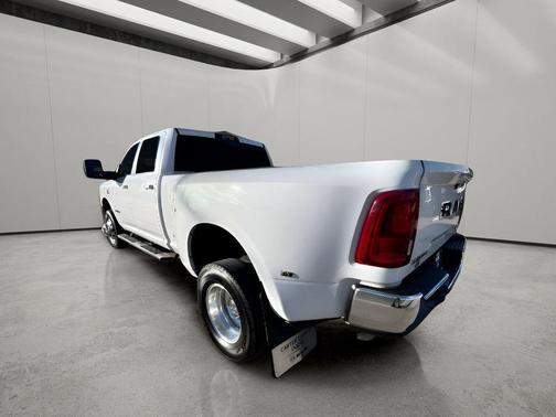 2025 RAM 3500 Laramie Crew Cab 4x4 8' Box