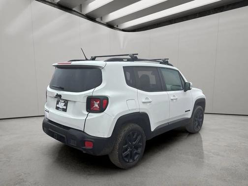 Alpine White 2017 Jeep Renegade Altitude