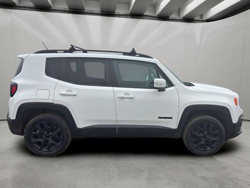 Alpine White 2017 Jeep Renegade Altitude