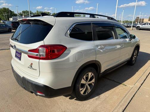 Crystal White Pearl 2022 Subaru Ascent Premium 8-Passenger